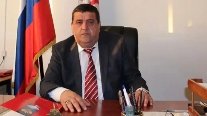 Сам себе мэр: чиновник выписывал себе надбавки, а город тонул в канализации