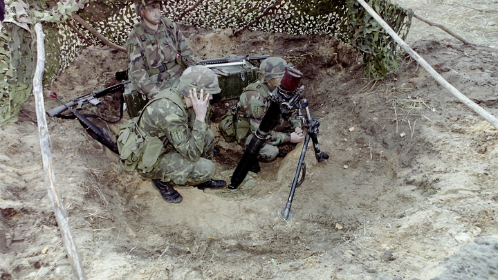 Баранец пояснил, зачем Зеленский закапывает в окопы своих солдат