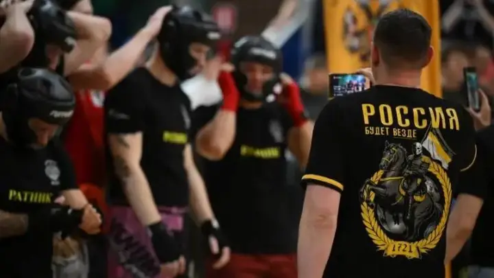 Наш национальный вид спорта. В России открыли сезон стеношных кулачных боёв