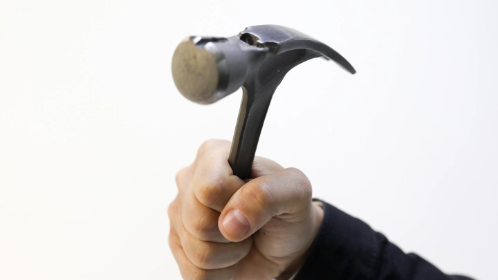 Получала письма от мёртвого сына 20 лет. Правда вскрылась с появлением сотового: Жутко становится