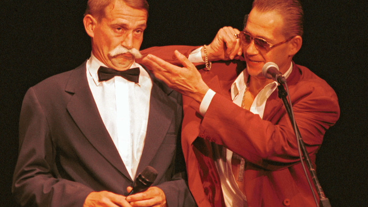 Похудел на 20 килограмм и ест из рук жены: что случилось с актёром Кривого зеркала Пономаренко