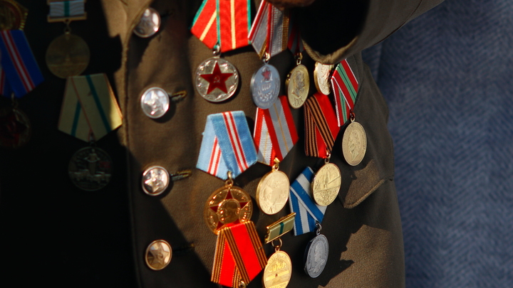 Откладывал на похороны: Мошенники отобрали у ветерана последние деньги