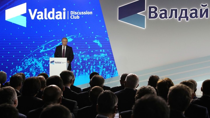 Владимир Путин анекдотом ответил про то, кто страдает от санкций против России на самом деле