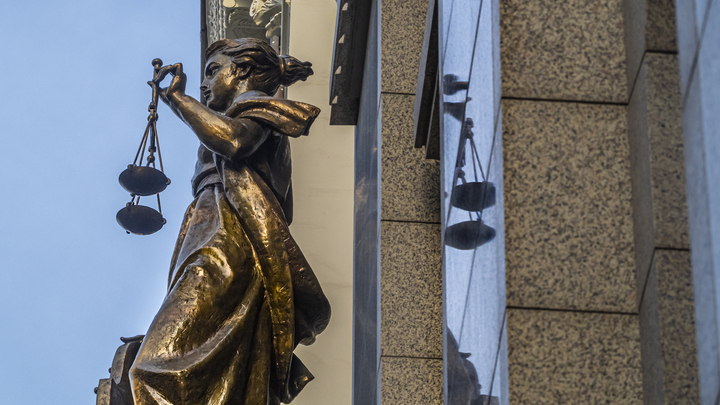 В Сочи осудили блогера и юриста за вымогательство денег у владельца ТРЦ