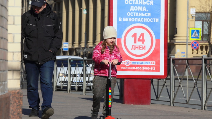 Люди шли мимо: Четырёхлетнюю девочку, отцу которой стало плохо в машине, нашли благодаря видеозвонку