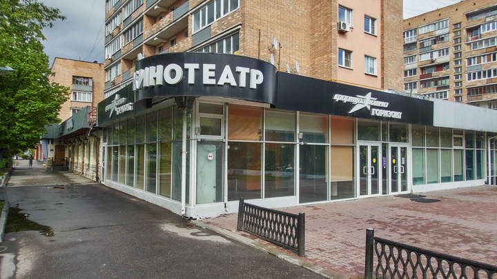 Новинки кинопроката: Какие сериалы покажут в кинотеатрах вместо блокбастеров