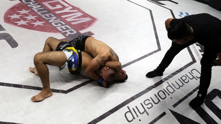 Очередной скандал в MMA: Российского бойца не пустят на турнир из-за красной иномарки