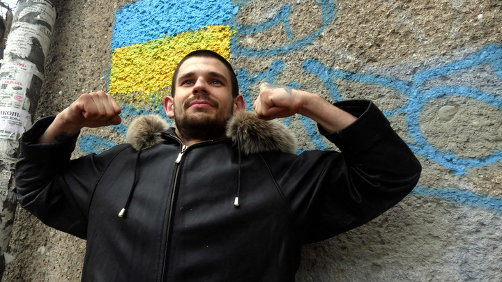 Здесь всё будет по-нашему: Жительница Донецка отчитала шумных и наглых беженцев