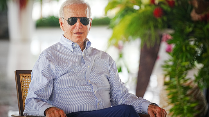 Русский парень заставил Байдена зависнуть