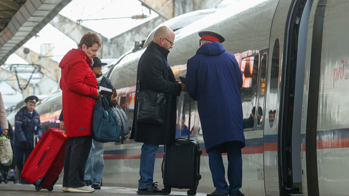 На мороз и людей, и животных: на железной дороге теперь потчуют не только чайком