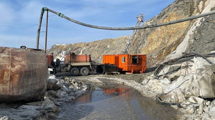 МЧС: на руднике «Пионер» в Приамурье в трех скважинах нашли воду