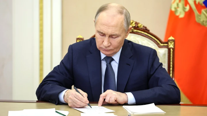 В домовой книге Ленинграда нашли запись о старшем брате Путина. Но она зачёркнута