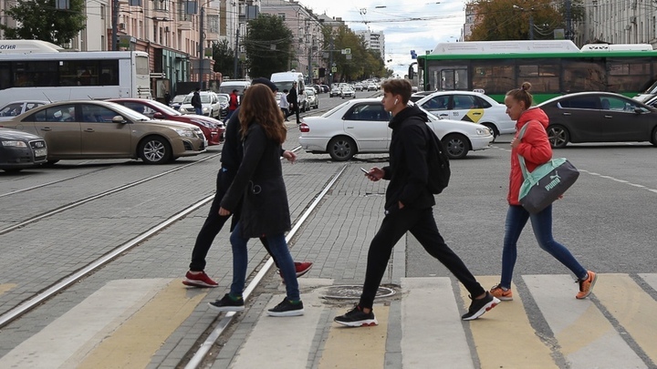 В Челябинске подрядчиков заставляют переделывать трамвайные переезды