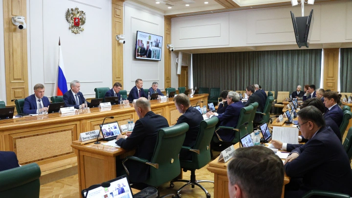 Андрей Травников представил в Совфеде опыт Новосибирской области по реализации проектов развития региона