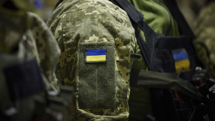 Казак показал трофейный нож, которым украинский неонацист мечтал резать русских