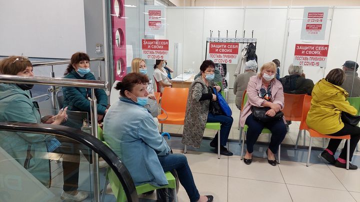 В кемеровском ледовом дворце «Кузбасс» открылся пункт вакцинации от коронавируса