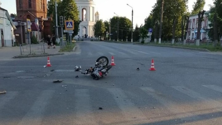 В ночь на 25 июня в Шуей большегруз насмерть сбил мопедиста