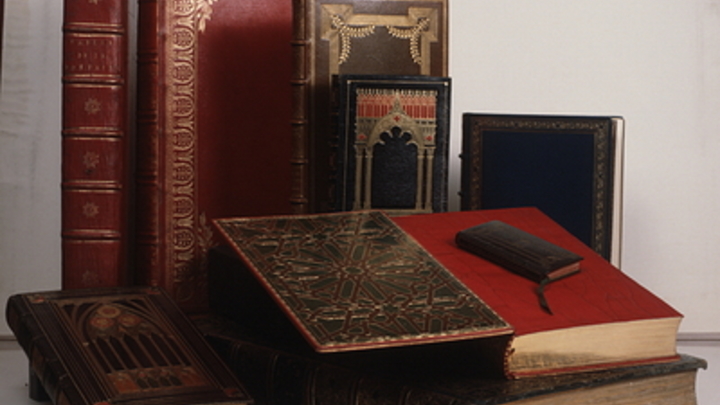 Король ужасов покончил с монополией Донцовой в России. Но русский детектив не победил