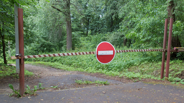 В Темрюкском районе перекрыли движение транспорта из-за оползня в поселке Пересыпь