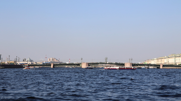 Развод мостов днем в Санкт-Петербурге на репетициях парада ВМФ: когда и во сколько