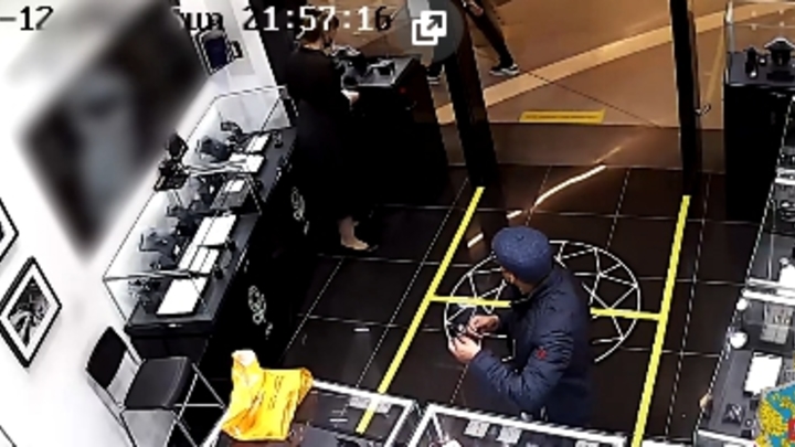 Задержан преступник, который вынес из ювелирного салона в Химках товара на 2 миллиона