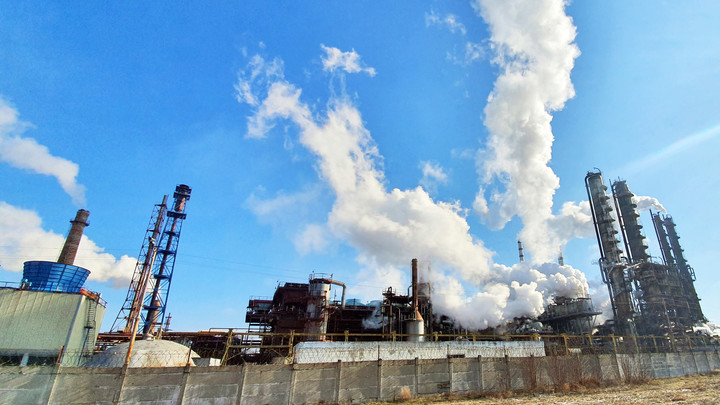 Украинские боевики пошли на подлость с Азотом. Хитрость рассекретили местные жители