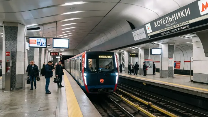 Празднующий свой день рождения 21-летний москвич погиб под поездом в метро