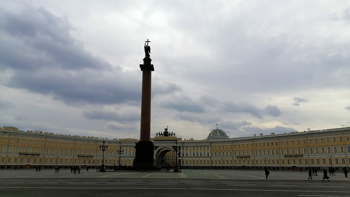 Что изменится в Санкт-Петербурге с 1 октября 2022 года: осенний призыв, повышение зарплат и солнце