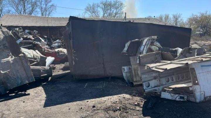 В Кузбассе мужчина украл металлический гараж из-под носа соседки