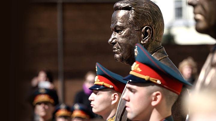 Бориса нет, но я отвечу: Наина Ельцина обвинила политиков во лжи