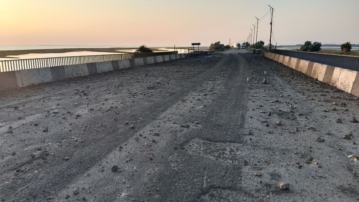 Опасность новых ракетных ударов по Чонгарскому мосту сохраняется — Сальдо