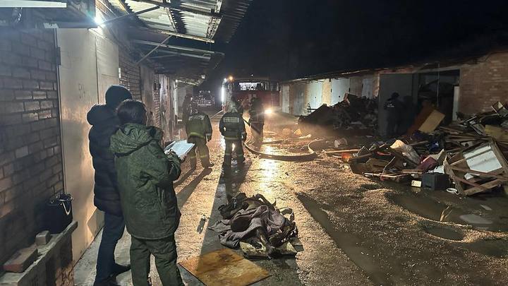 В Армавире при пожаре в гаражном боксе погиб 73-летний пенсионер