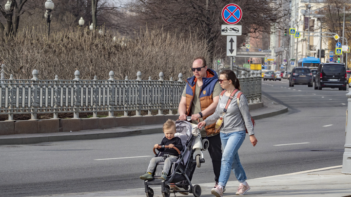 Депутаты предложили установить в России родительскую зарплату