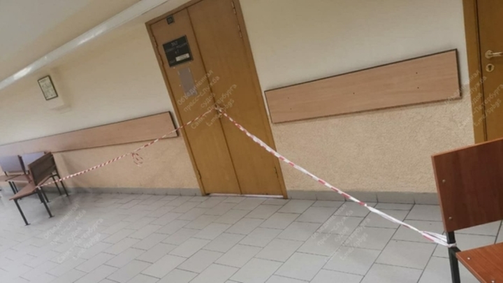 Здание Василеостровского суда эвакуировали из-за бесхозной сумки