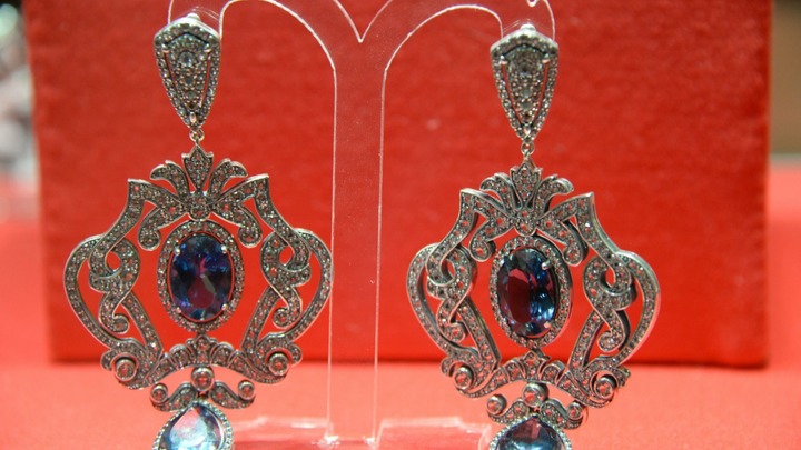 Драгоценности с камнями подорожают в 2024 году