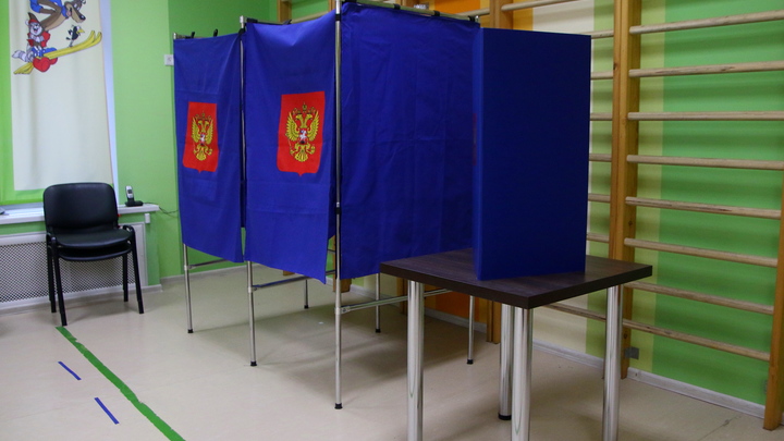 Медведев пригрозил негодяям и предателям тюрьмой на 20 лет за поджоги избирательных участков