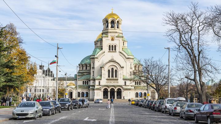 Жители Болгарии заблокировали русскую церковь, где находятся Митрополит и посол России