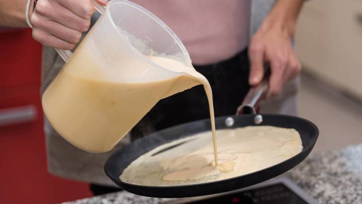 Жительница Новосибирска возмутилась продажей украинских сковородок в магазинах Лента