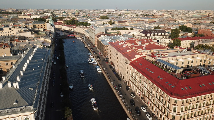 Казино главы муниципалитета и малыши на крыше: криминальные новости Петербурга показали полярность