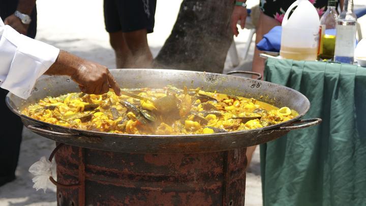 Туристам раскрыли неаппетитные секреты системы all inclusive: Арбуз протух? Не страшно...