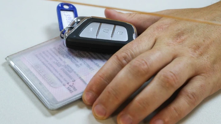 Срок прав истекает: Нужно менять просроченные водительские удостоверения - Юрист