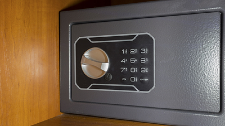 В США грабители переоделись строителями и украли 3 миллиона долларов В США грабители переоделись строителями и украли 3 миллиона долларов