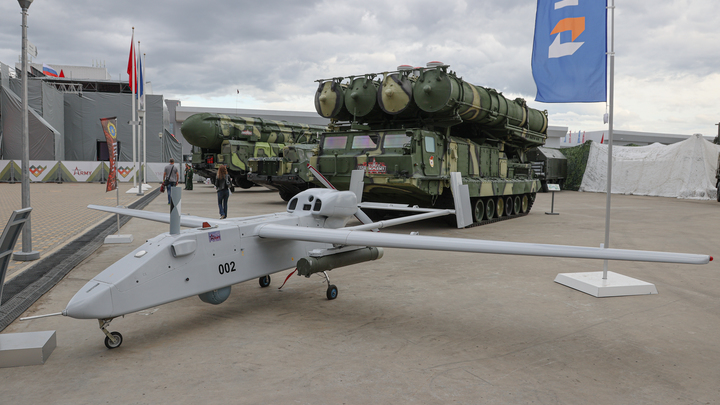 В сеть попало видео уничтожения украинского Бука и американской M777 русскими беспилотниками
