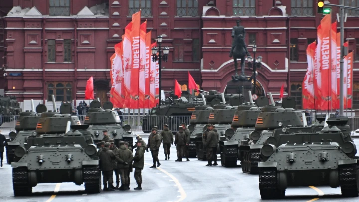 Белоусов ответил на вопрос, в какой форме он будет принимать Парад Победы