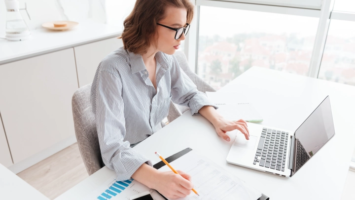 Названы две отрасли с зарплатами выше полумиллиона рублей