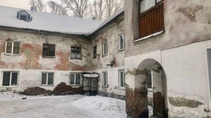 Прокуратура потребовала расселить аварийный многоэтажный дом в Новокузнецке