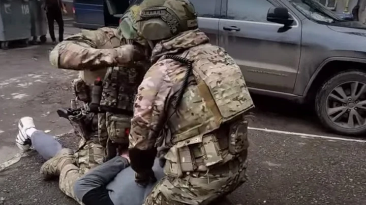 Baza: британское пиво с ядом хотели передать офицеру Минобороны под видом подарка девушки