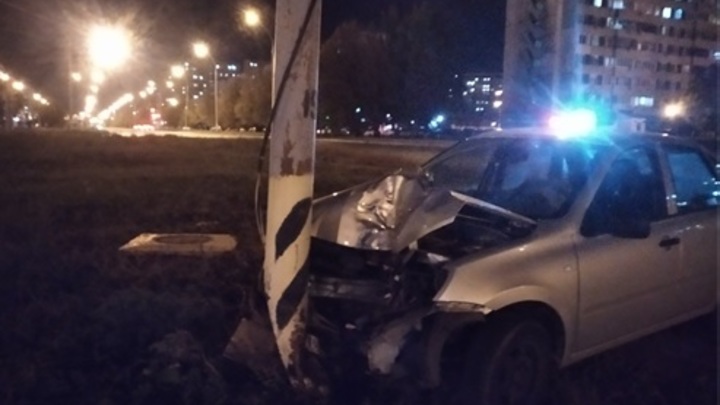 В Тольятти Гранта влетела в столб на Офицерской