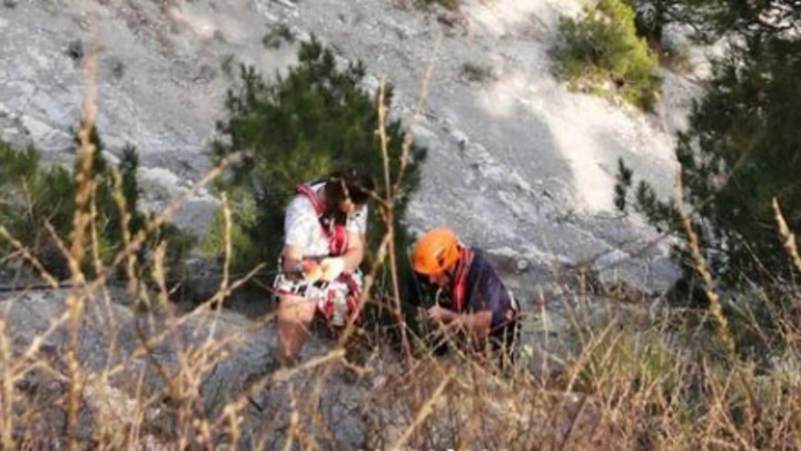 Спасатели из Новороссийска вызволили девочку-подростка со склона горы Колдун