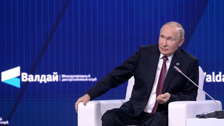 Путин знаково оговорился, указав Западу на одно место